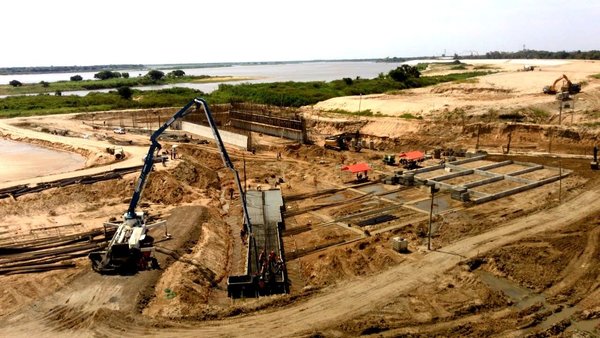 Se van completando las bases de la estación de bombeo en la costanera de Pilar - .::Agencia IP::.