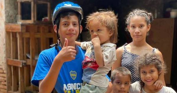 La Nación / Una historia con final feliz: Junior ya tiene una bicicleta para vender sus frutas