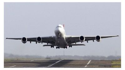 Inédita inmigración irregular en España: huir del avión en plena pista