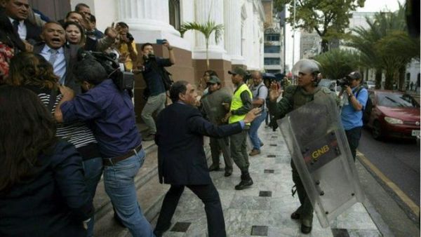 Venezuela: 36 violaciones a la libertad de expresión en un mes