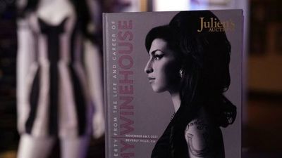 Vestidos y pertenencias de Amy Winehouse serán subastados