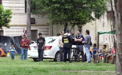 Dirigente indígena retira su vehículo de plaza de Armas - Nacionales - ABC Color