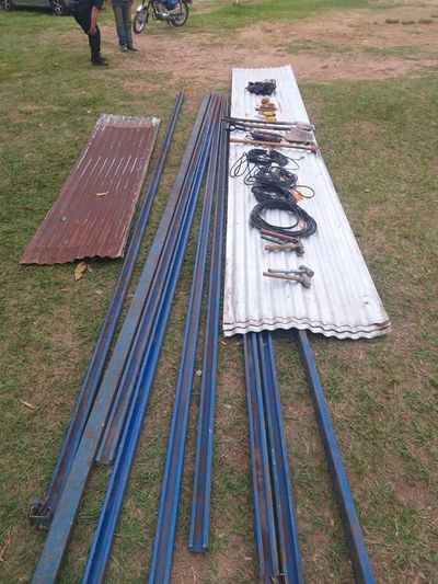 Detienen a siete personas por hurto de herramientas e insumos para obras - Nacionales - ABC Color
