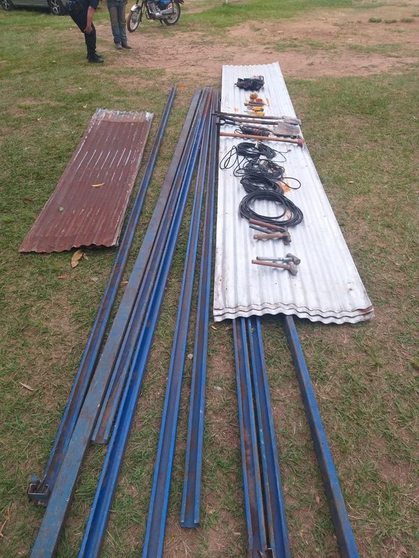 Detienen a siete personas por hurto de herramientas e insumos para obras - Nacionales - ABC Color