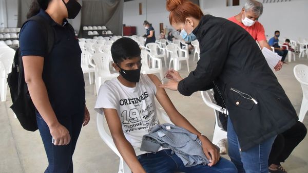 Salud plantea aplicar la vacuna anti-Covid a niños en escuelas