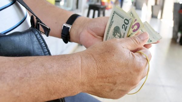 Dólar cerró primera semana del mes con una leve caída