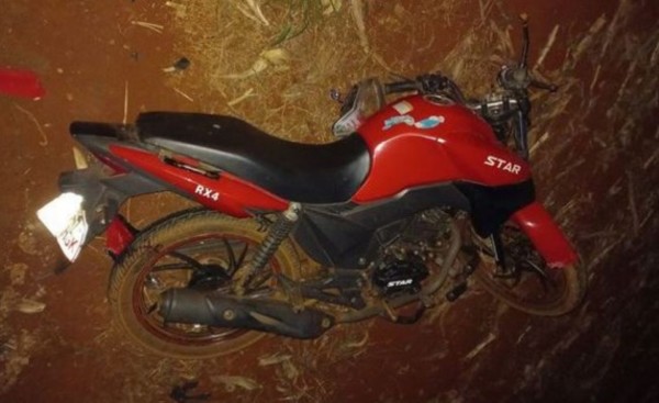 Menor muere en violento choque entre motocicletas