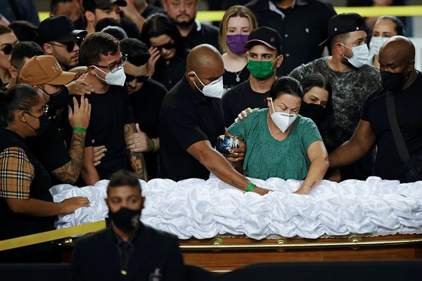 Brasil despide en velorio público a la cantante Marília Mendonça | OnLivePy