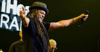 La Nación / Muere Astro, exvocalista del grupo UB40, conocido por “Red Red Wine”