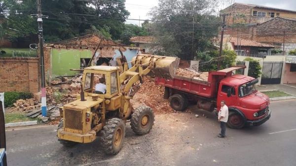 Desalojó a su mamá de 70 años y luego mandó demoler la vivienda - Nacionales - ABC Color