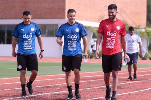 La Albirroja arrancó el segundo día de trabajo - Selección Paraguaya - ABC Color