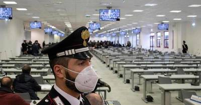 La Nación / Condena de décadas de prisión en Italia para 70 miembros de la mafia