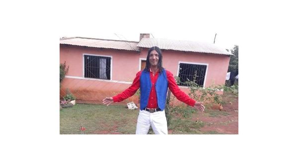 Se gana la vida siendo imitador de The Fenders