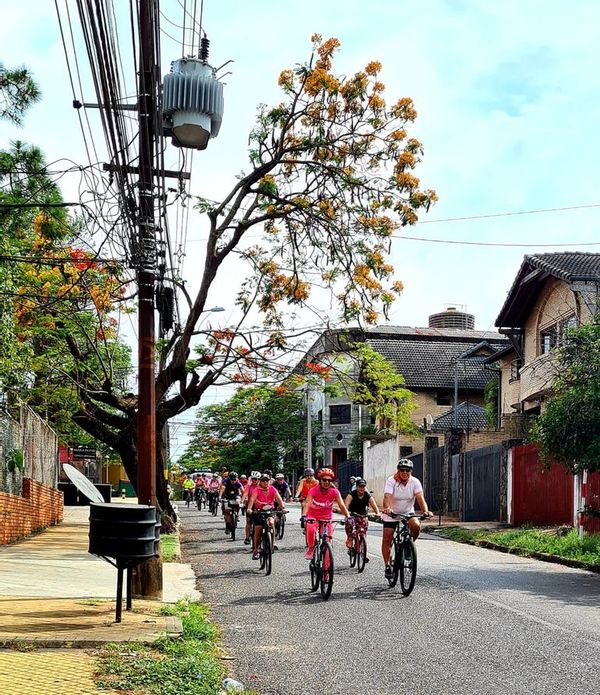 Día de la Mujer en Bicicleta para concienciar sobre el cáncer de mama - Nacionales - ABC Color