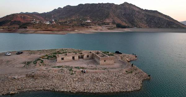 La Nación / La sequía hace resurgir en Irak un pueblo que estaba sumergido bajo el agua