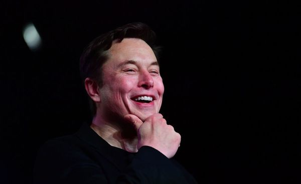 ¿Musk pretende vender 10% de sus acciones en Tesla?