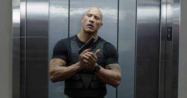 La Nación / “No usaremos armas reales en absoluto”, promete “The Rock” Johnson en sus películas