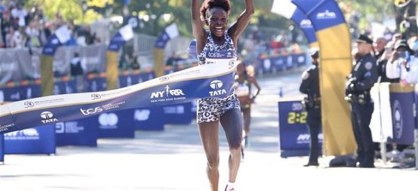 Kenianos Jepchirchir y Korir conquistan el 50º maratón de Nueva York