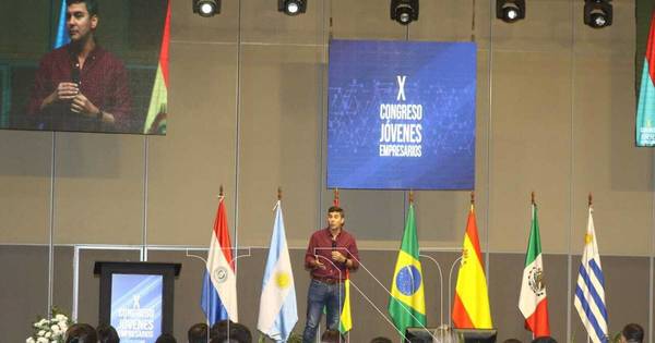 La Nación / Santiago Peña destacó la participación de los jóvenes para el desarrollo económico