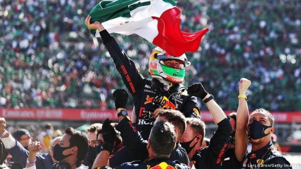 El mexicano Sergio Pérez sube al podio en el Gran Premio de México de Fórmula Uno