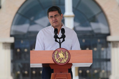 Hernández muestra a diplomáticos el desarrollo de Honduras en infraestructuras - MarketData