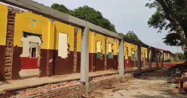 La Nación / Obras en escuelas de Ciudad del Este paralizadas y abandonadas