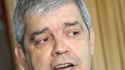 Hay resistencia para designar a Riera