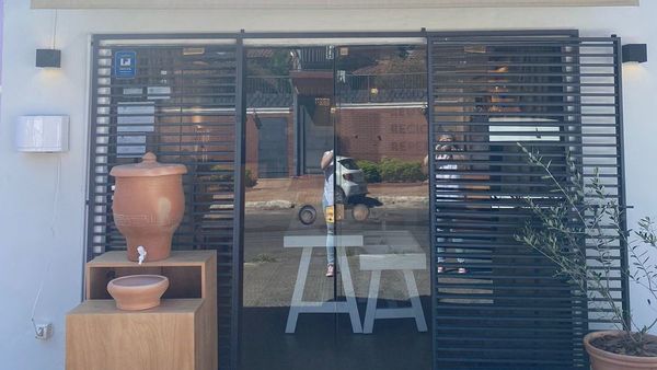 Una tienda busca generar “cero residuos” con recarga en envases