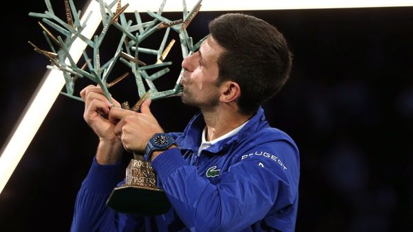 Nole agranda su leyenda en París