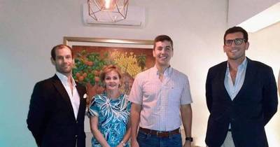 La Nación / Delegación de Ipdal con el candidato