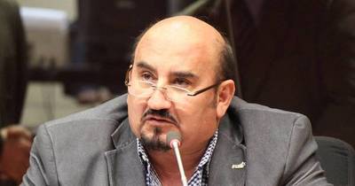 La Nación / Piden abortar consultorías y asesorías, pero reciben “nones”
