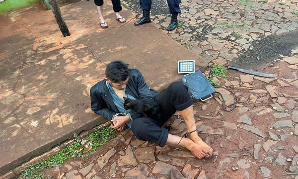 Vecinos atan con cable a un ladronzuelo antes de entregarlo a la Policía Nacional – Diario TNPRESS