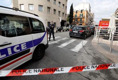 Un policía herido de arma blanca en Cannes en una agresión a una patrulla - Mundo - ABC Color