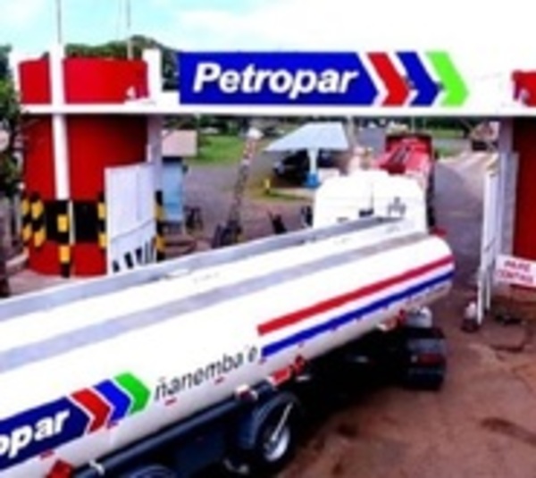 Funcionarios bloquean acceso a Petropar y Alcoholera en Troche - Paraguay.com