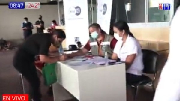 Habilitan puesto de vacunación en la Terminal de Asunción | Noticias Paraguay