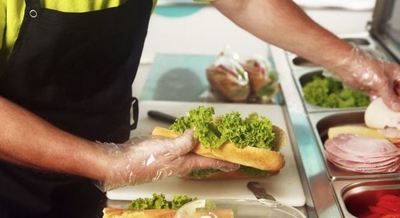 Dos firmas de comida rápida contratan a 51 nuevos trabajadores a través del Ministerio de Trabajo