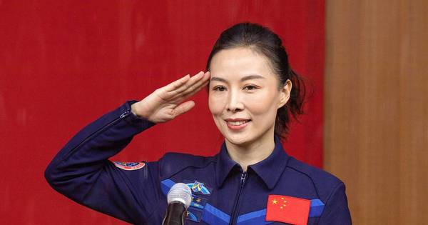 La Nación / Por primera vez, una mujer china realiza una caminata espacial
