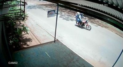 Motochorros casi matan a un hombre que se resistió a asalto en CDE
