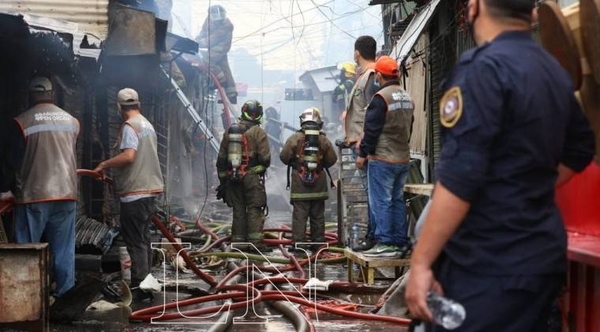 Diario HOY | Afectados por el siniestro en Mercado 4 demandarán a la ANDE y al Municipio de Asunción