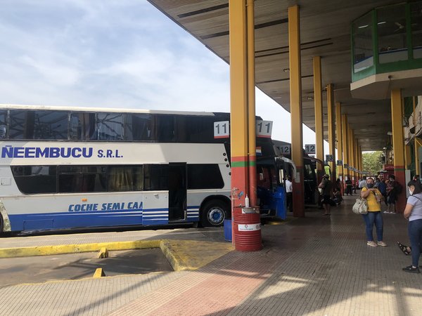 Liberación de horario de buses y protocolo de arribo de personas: Decisiones que aguardan en la Terminal de Ómnibus