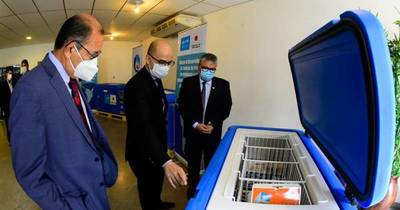 La Nación / Donan 67 refrigeradores que por unidad almacenan 250 mil vacunas anti-COVID