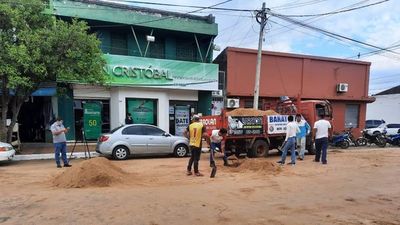 Convierten ruta en una playa en Coronel Oviedo