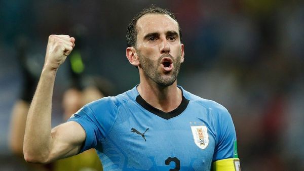 Godín expresa apoyo incondicional a Tabárez