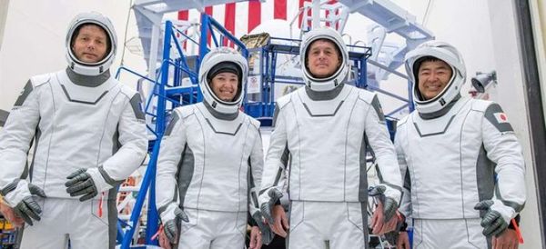Un grupo de astronautas prepara su regreso a la Tierra