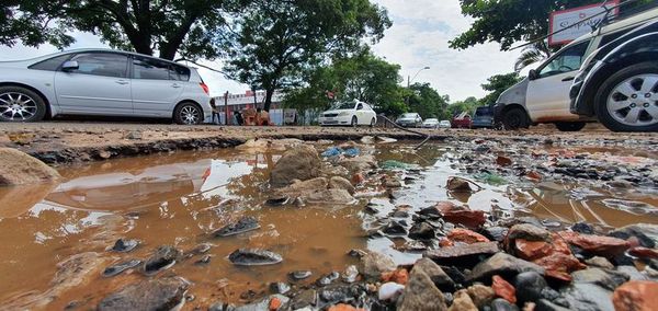 Transitadas calles y avenidas de CDE en deplorable estado - ABC en el Este - ABC Color