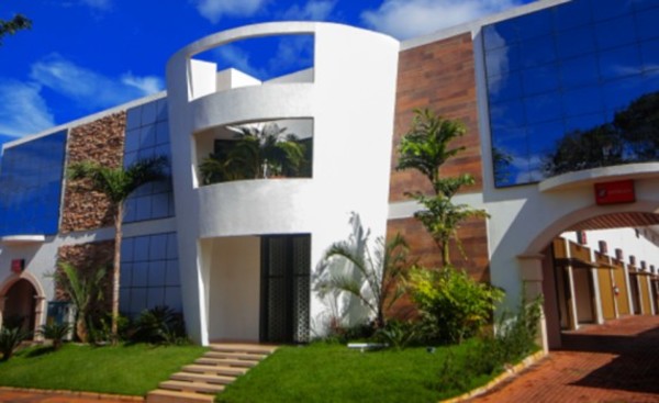 Denuncian a motel por encerrar a empleada por reclamar pago de salario