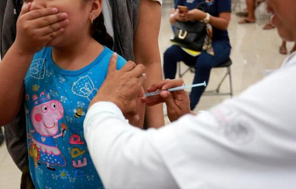 Niños de 2 a 11 años son inoculados en Venezuela con vacuna cubana