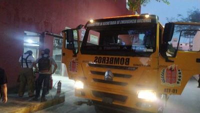 Bomberos controlan principio de incendio en supermercado capitalino