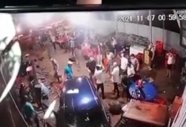 Atropelló un bar con el auto: Dos heridas en Santa Rita - SNT
