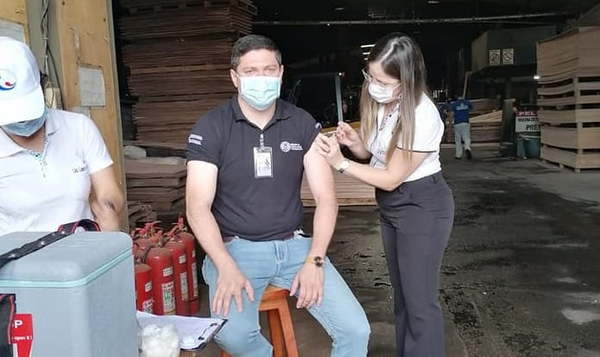V Región Sanitaria realizó vacunación anticovid en empresas - Noticiero Paraguay